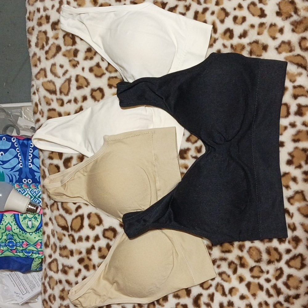 NWOT 3pk/3 colors Stretchy, lightly padded Bralettes Sz M